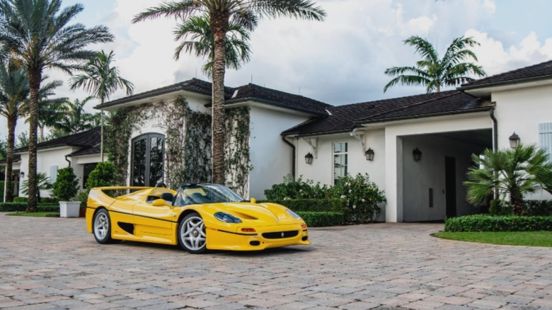 Cea mai valoroasă mașină din lume și-a găsit proprietarul la o licitație, cu o ofertă de 9,2 milioane de dolari. 1 cea mai scumpa masina din lume a fost cumparata la o licitatie pentru 92 milioane de dolari 68aa11f2a0dab